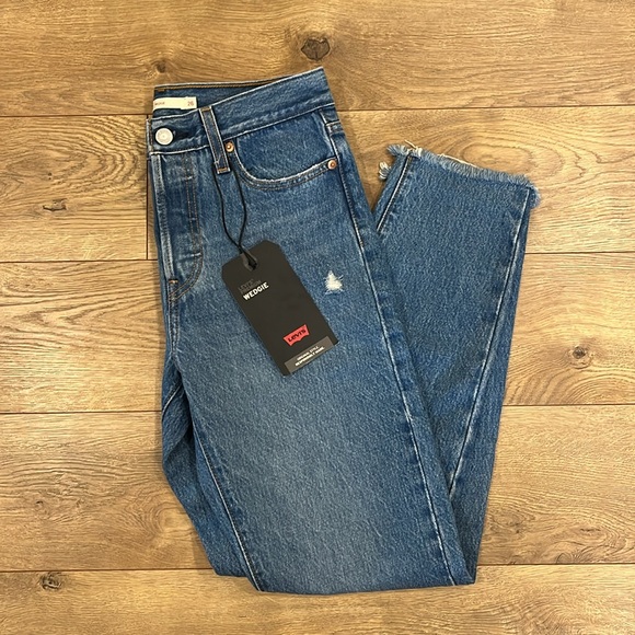 Wedgie Levi’s - Picture 5 of 5